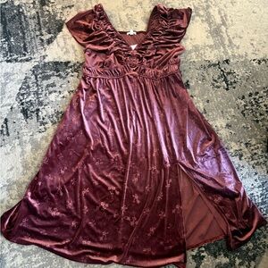 Women’s  Velvet Ruffle-Sleeve Dress in Burgundy